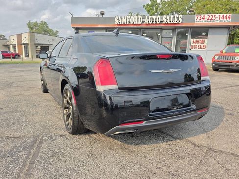 Used 2018 Chrysler 300 S w/ 300S Alloy Package RWD image 10