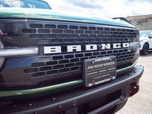 Used 2023 Ford Bronco Wildtrak image 15