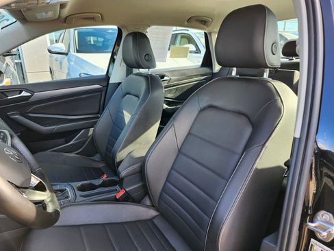 Certified 2023 Volkswagen Jetta SE image 8