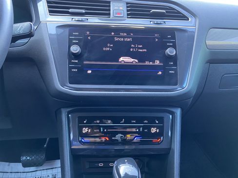 Used 2022 Volkswagen Tiguan SE image 23