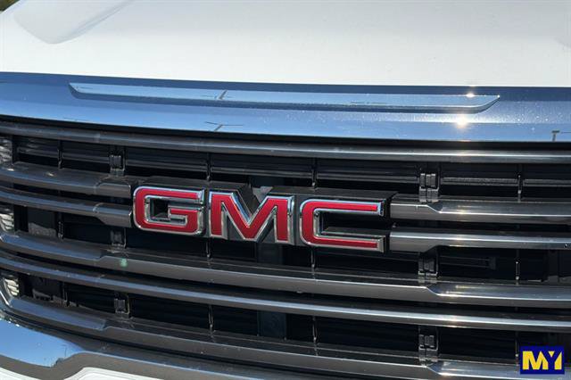Used 2021 GMC Acadia SLE w/ Driver Convenience Package FWD image 35