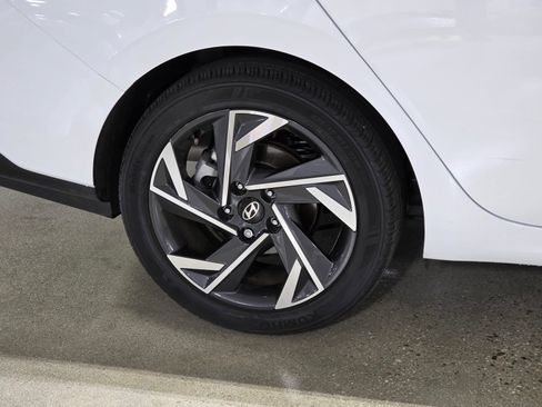Certified 2025 Hyundai Elantra Sport FWD image 9