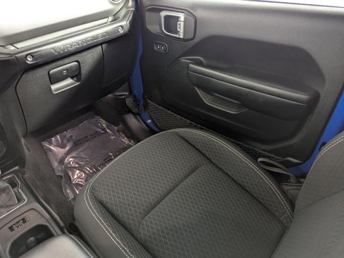 Used 2021 Jeep Wrangler Sport image 17