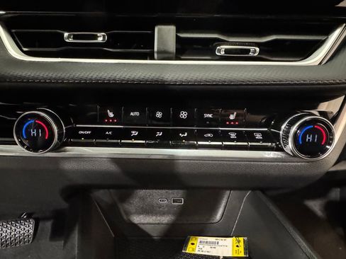 New 2026 Chevrolet Equinox LT w/ Convenience Package II AWD/4WD image 13