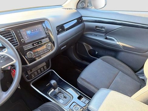 Used 2019 Mitsubishi Outlander SE AWD/4WD image 22