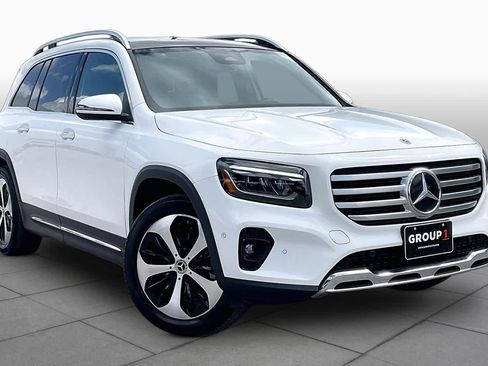 Used 2025 Mercedes-Benz GLB 250 4MATIC image 3