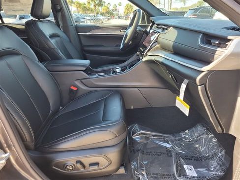 New 2025 Jeep Grand Cherokee Limited w/ Trailer Tow Package image 15