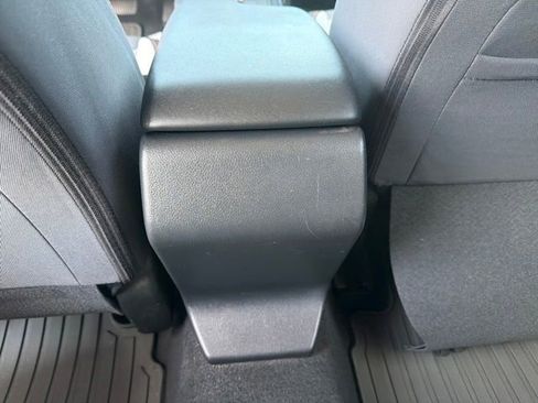Used 2018 Subaru Crosstrek 2.0i Premium w/ Moonroof Package AWD/4WD image 8