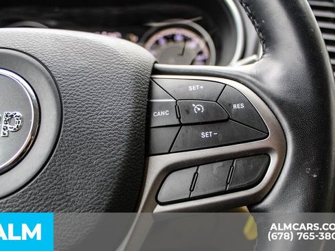 Used 2020 Jeep Cherokee Latitude w/ Cold Weather Group image 28