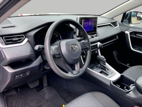 Used 2025 Toyota RAV4 XLE FWD image 18