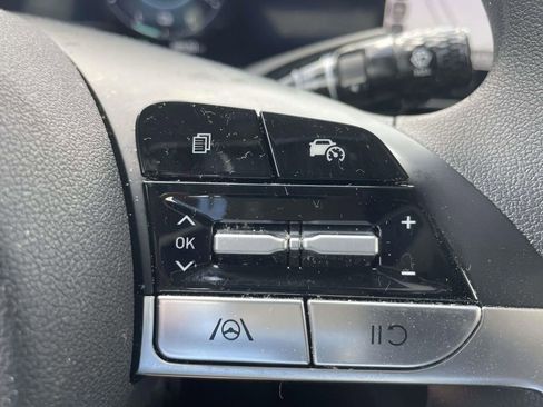 Used 2024 Hyundai Elantra Blue image 22