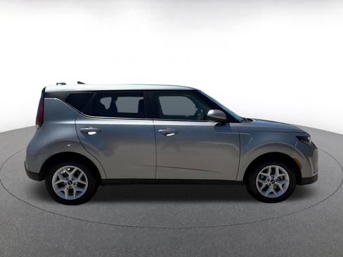 Used 2025 Kia Soul LX w/ LX Technology Package FWD image 15