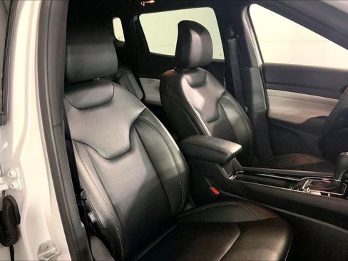 Used 2025 Jeep Compass Limited image 7