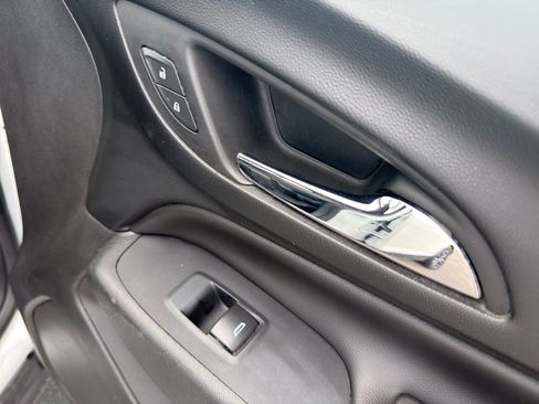 Used 2019 Chevrolet Equinox LT FWD image 12