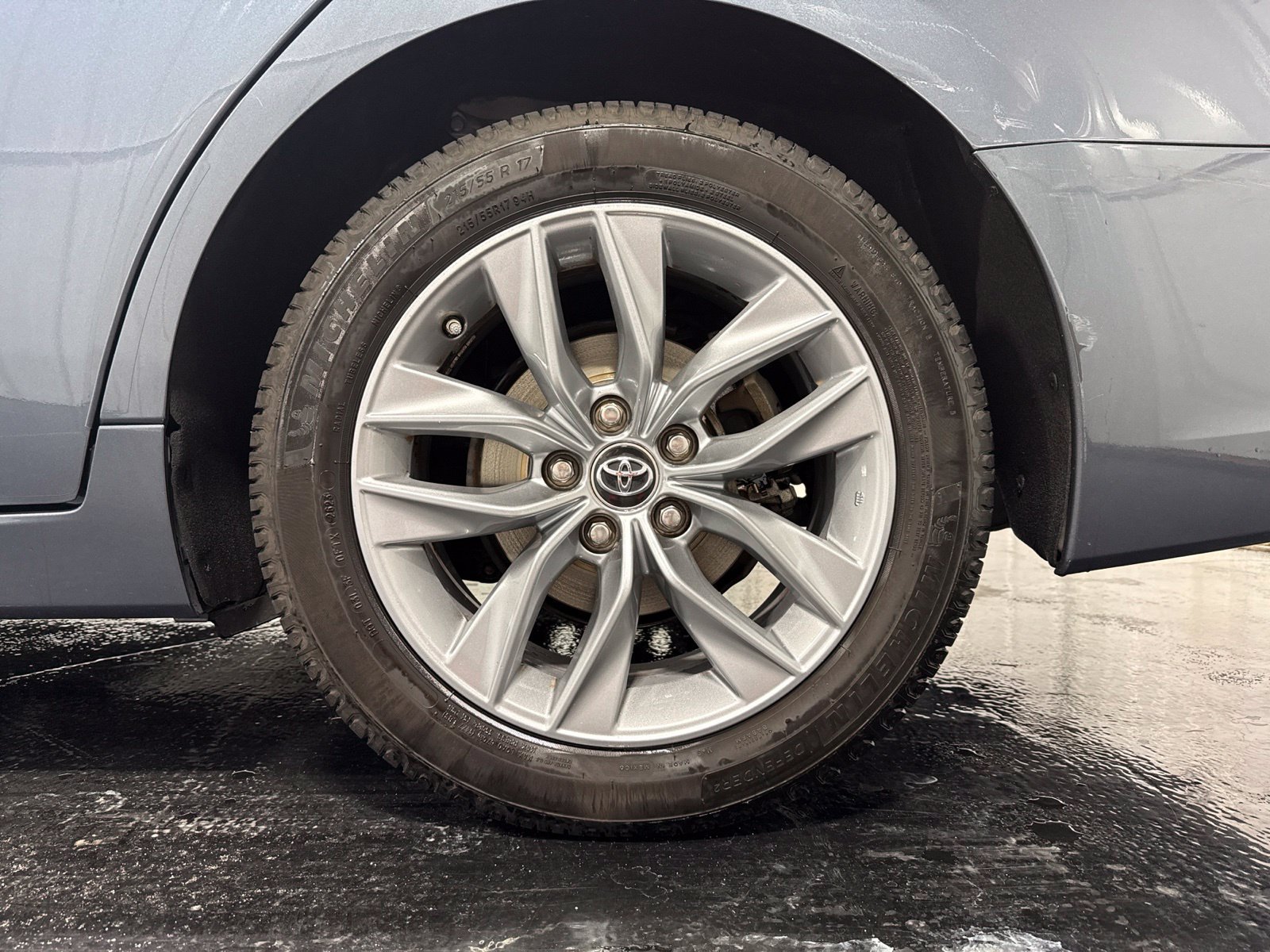Used 2019 Toyota Avalon XLE w/ Moonroof Package FWD image 9