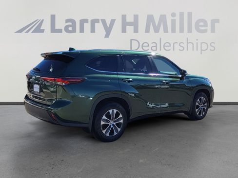 Used 2024 Toyota Highlander XLE image 5