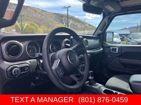 Used 2023 Jeep Gladiator Sport AWD/4WD image 12