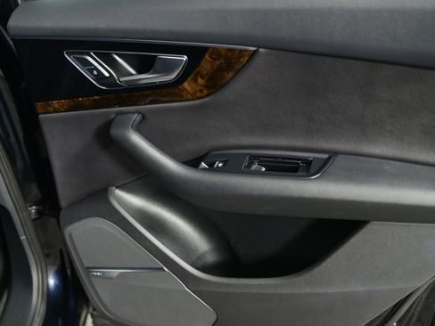 Used 2018 Audi Q7 3.0T Prestige image 19