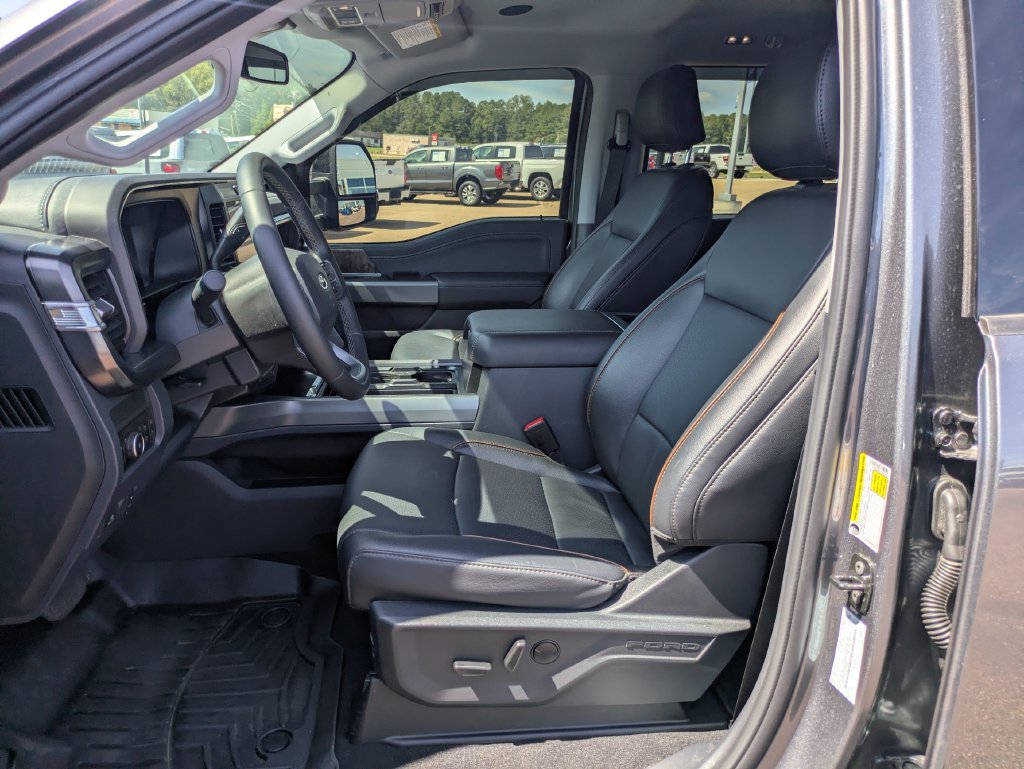 Used 2026 Ford F350 Lariat w/ Lariat Ultimate Package AWD/4WD image 6