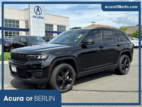 Used 2024 Jeep Grand Cherokee Altitude AWD/4WD image 1