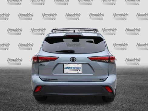 Used 2022 Toyota Highlander XLE FWD image 8