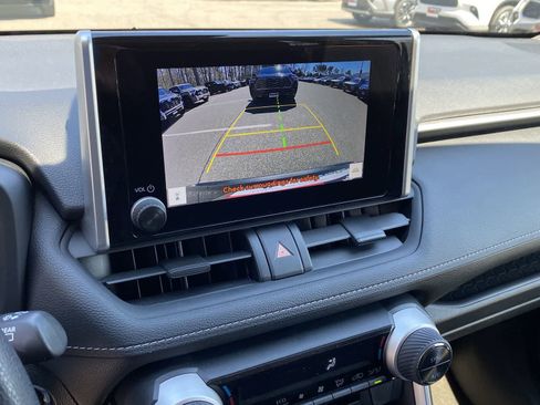 Used 2025 Toyota RAV4 XLE AWD/4WD image 30