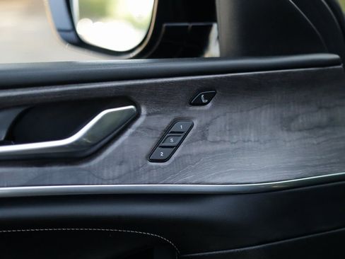 Used 2022 Jeep Grand Cherokee Overland w/ Luxury Tech Group IV image 32