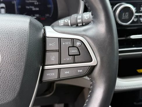 Used 2023 Toyota Highlander Limited FWD image 14