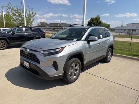 Used 2025 Toyota RAV4 XLE w/ Convenience Package AWD/4WD image 3