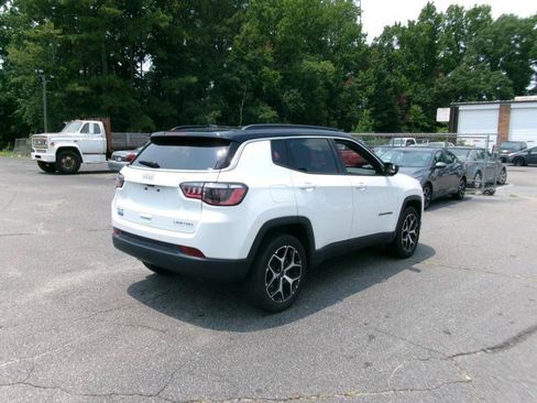 Used 2025 Jeep Compass Limited AWD/4WD image 6