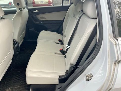 Used 2018 Volkswagen Tiguan SE w/ 18" Alloy Wheels Package AWD/4WD image 12
