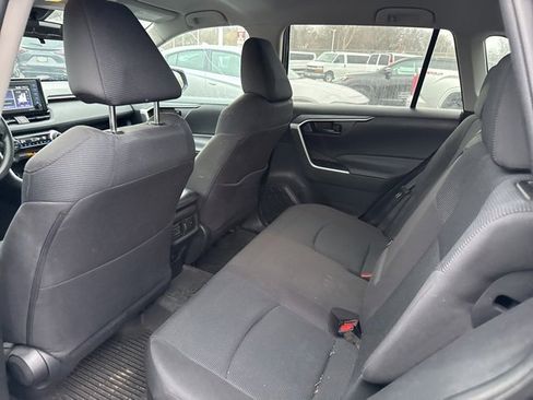 Used 2021 Toyota RAV4 LE image 18