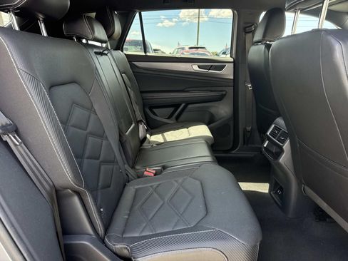 Used 2024 Volkswagen Atlas Cross Sport SE AWD/4WD image 9