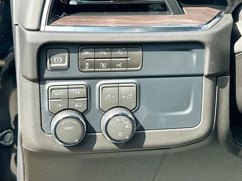 New 2026 Chevrolet Suburban LS image 11