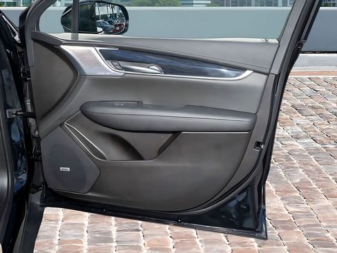 Used 2025 Cadillac XT5 Premium Luxury image 13