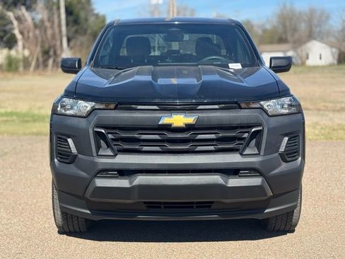 Used 2024 Chevrolet Colorado W/T image 2