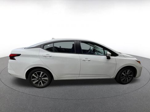 Used 2025 Nissan Versa SV image 8