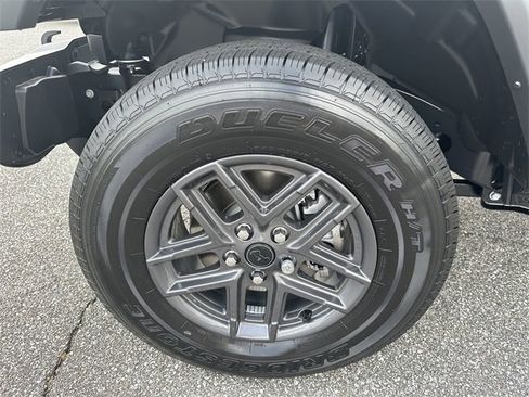 New 2025 Jeep Gladiator Sport image 11