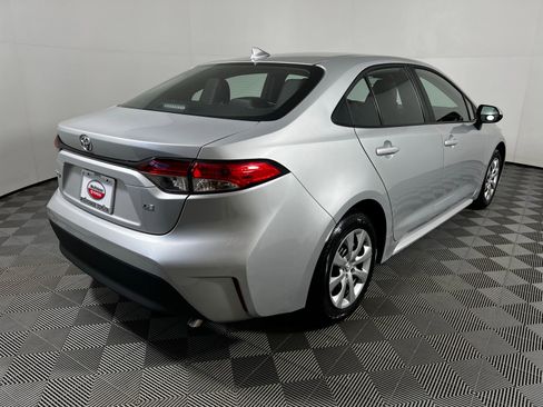 Used 2026 Toyota Corolla LE FWD image 5