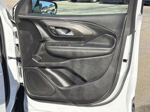 Used 2024 GMC Terrain SLE image 28