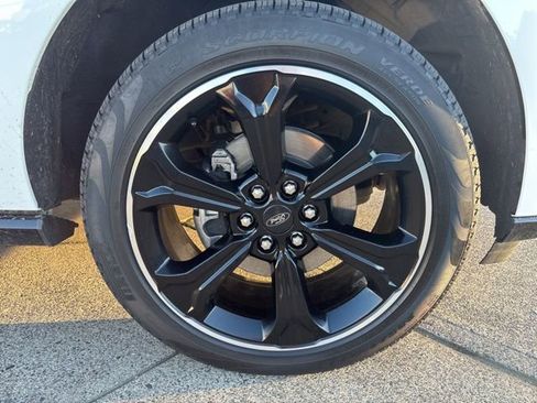 Used 2024 Ford Expedition Limited image 13