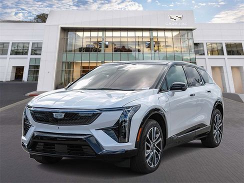 Used 2025 Cadillac Optiq Sport 1 image 3