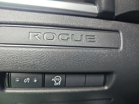 Used 2024 Nissan Rogue S AWD/4WD image 19