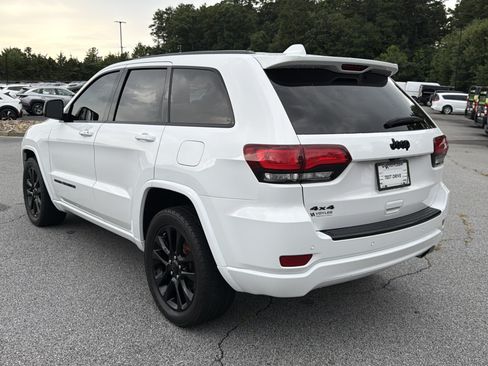 Used 2018 Jeep Grand Cherokee Altitude AWD/4WD image 6
