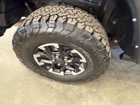 Used 2025 Jeep Wrangler Unlimited Rubicon AWD/4WD image 12