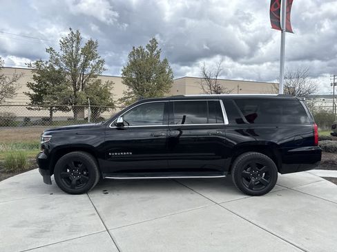 Used 2020 Chevrolet Suburban Premier AWD/4WD image 2