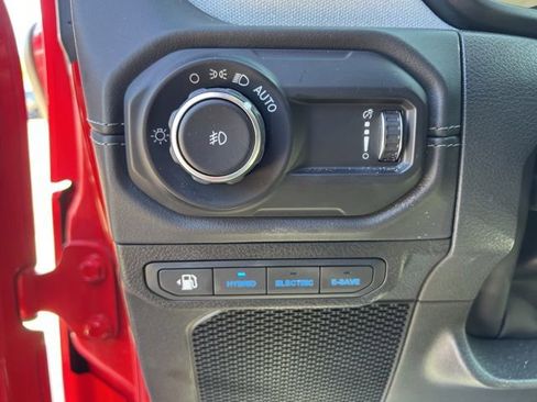 Certified 2025 Jeep Wrangler Unlimited Sahara AWD/4WD image 17