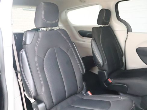 Used 2023 Chrysler Voyager LX FWD image 49