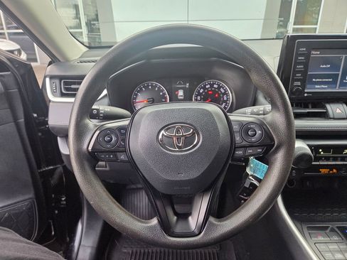 Used 2021 Toyota RAV4 LE image 11