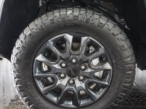 Used 2025 Toyota Tacoma Limited AWD/4WD image 4